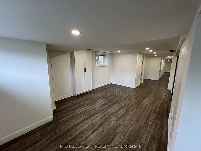 176 Queensdale Ave E #LOWER — Photo 21