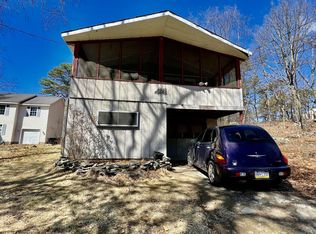 415 Mallard Ln, Bushkill, PA 18324
