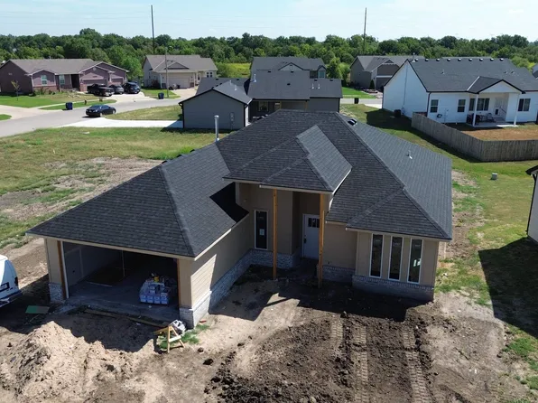 728 N Redbud Ave, Valley Center, KS 67147