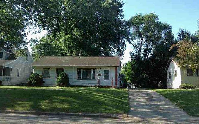 2nd image of 702 E 4th St