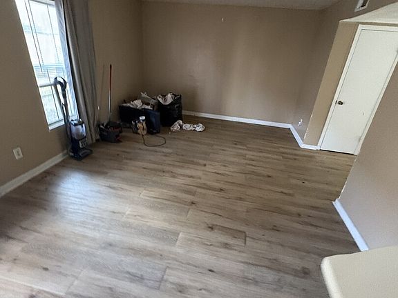 2nd image of 1403 blalock #14