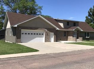 715 8th St NE, Watertown, SD 57201
