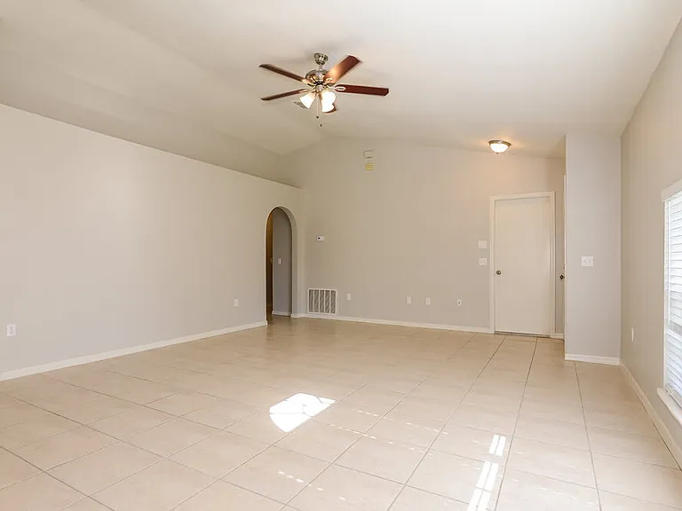 17026 Ongar Ct — Photo 3