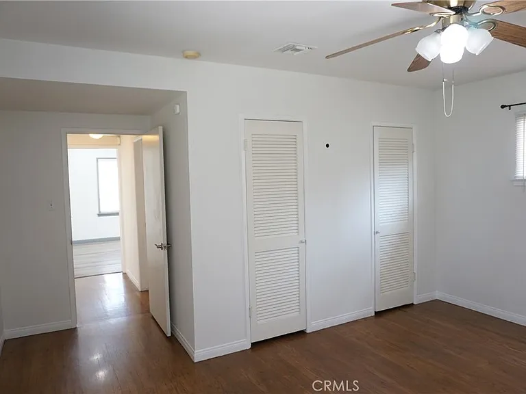 5540 Balboa Blvd — Photo 40