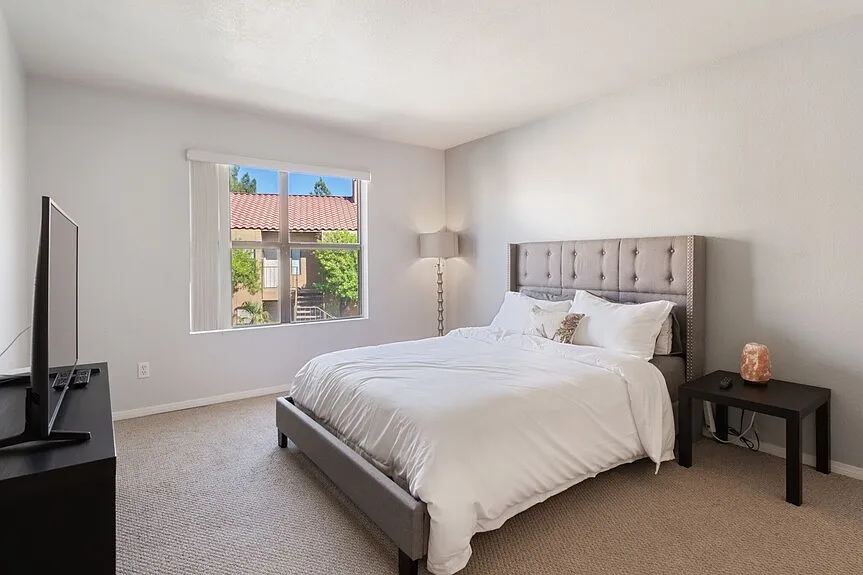 1 bed, 826 sqft, $1,650 — Photo 2