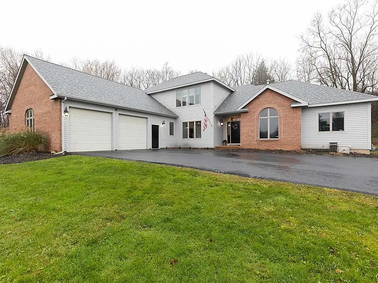 4892 Macgregor Ln — Photo 1