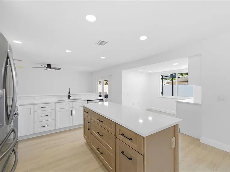 11180 113th Ave — Photo 31