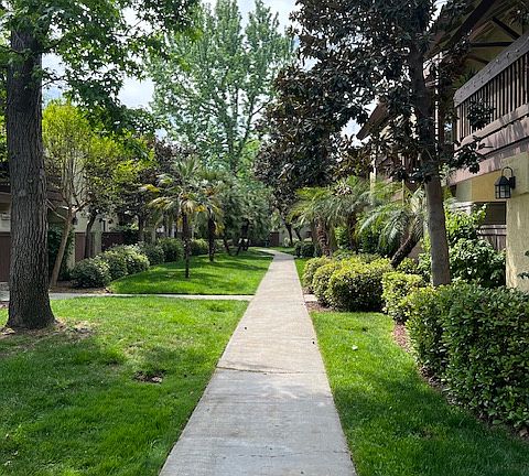 4th image of 2909 E Huntington Blvd #125