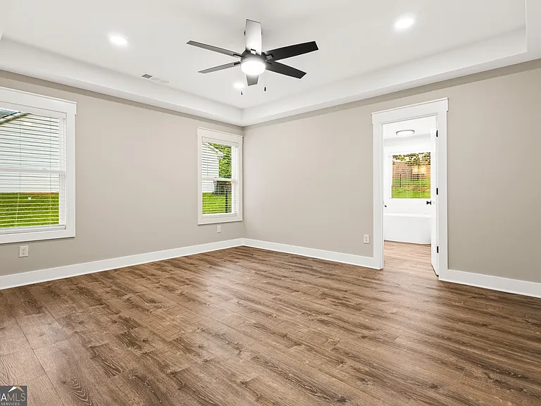 240 Clearwater Dr — Photo 11