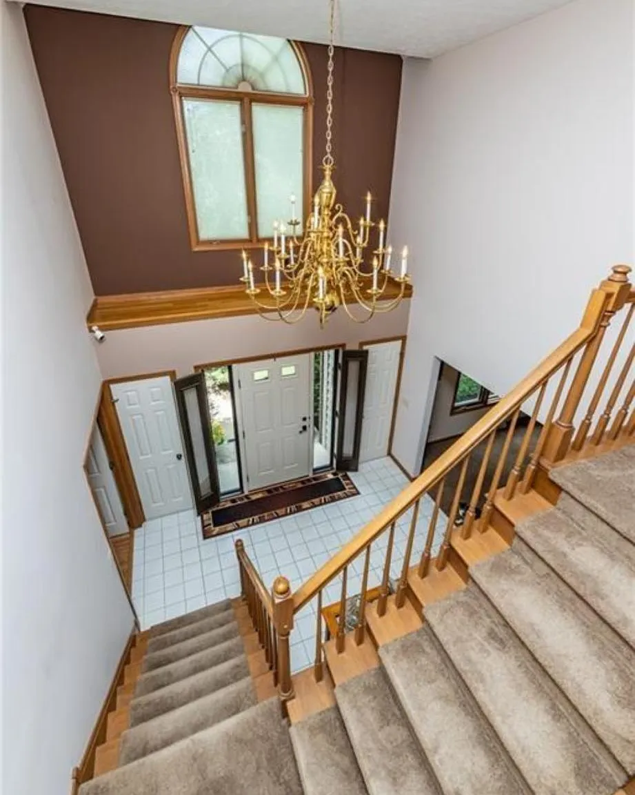 141 Lancelot Ln E — Photo 4