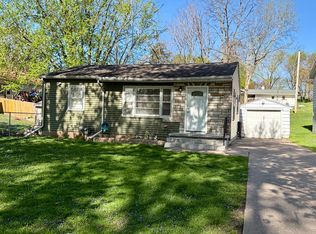 1812 N 6th St, Clinton, IA 52732