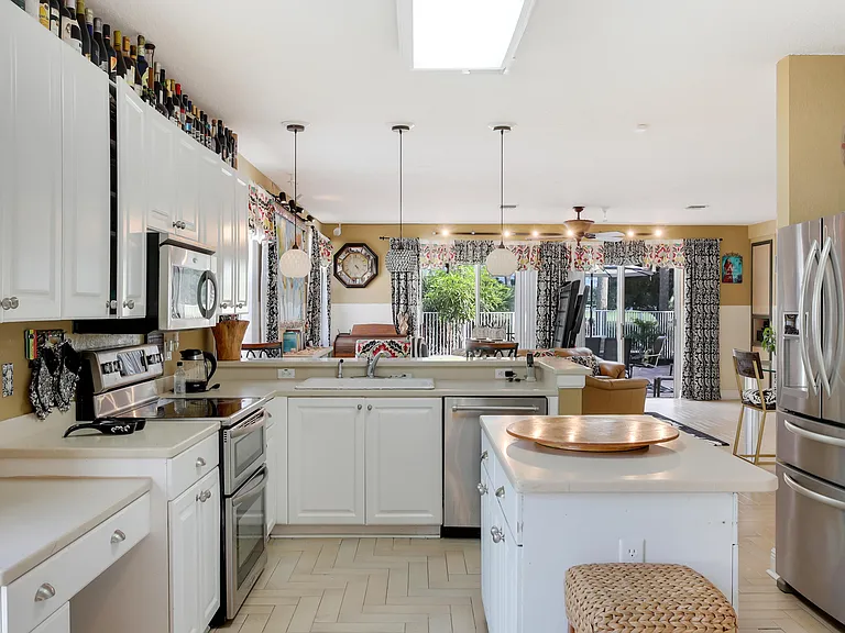 2070 Chagall Cir — Photo 18