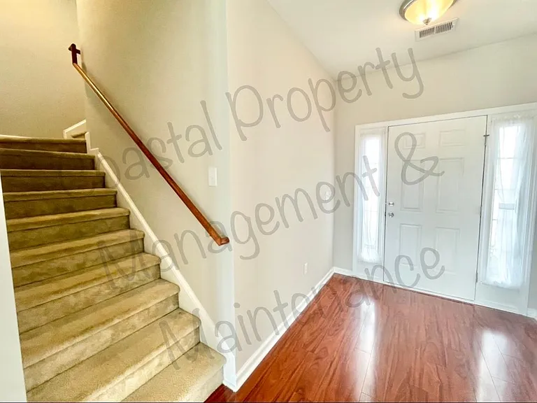 135 Carolina Oaks Dr — Photo 2