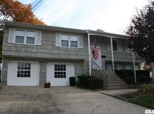 15 Lincoln Ave, Ronkonkoma, NY 11779