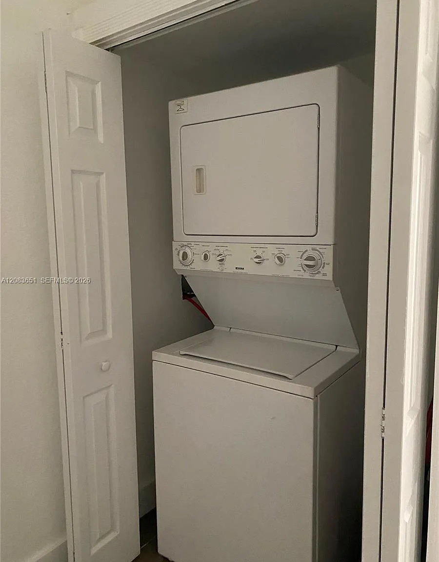 Edgewater Of Coral Gables — Photo 3