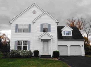 15 Ferris Gln, Poughquag, NY 12570