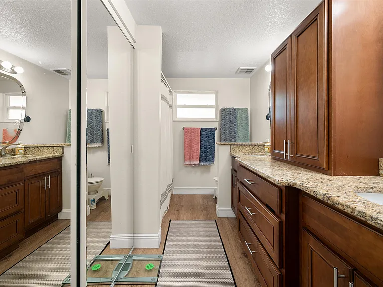 878 Evergreen Ave — Photo 16