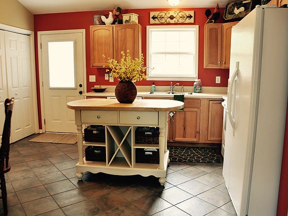 3rd image of 8812 Spindlewood Ln
