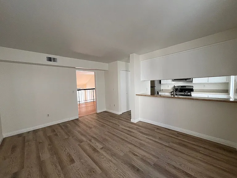 598 W Huntington Dr #K — Photo 4
