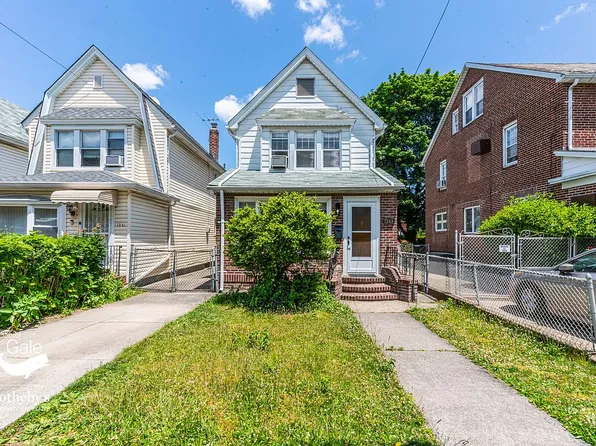 7243 Manse St, Forest Hills, NY 11375