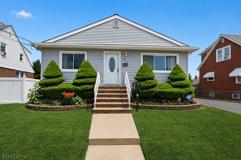 1st image of 825 Mccandless Pl