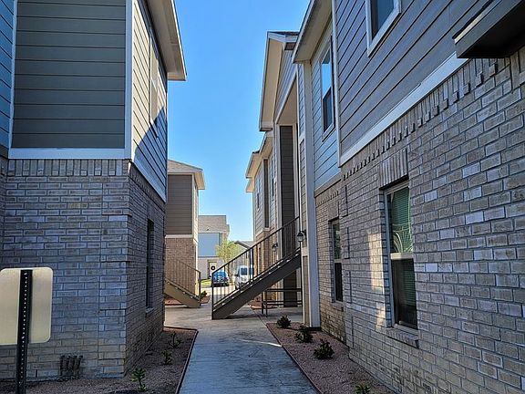 2nd image of 1005 Garfield Ave #C-1