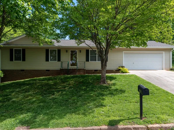 120 Clark St, Morganton, NC 28655