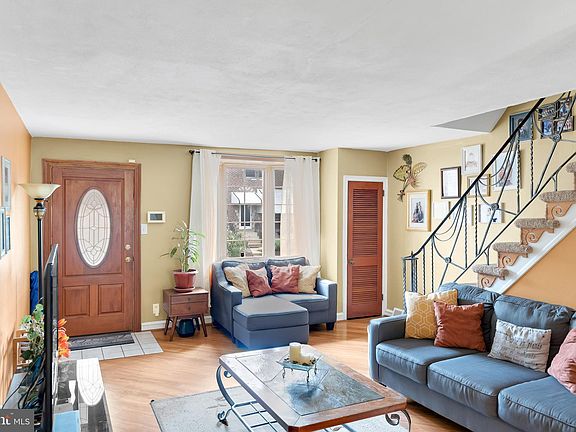 4th image of 4556 Oakmont St