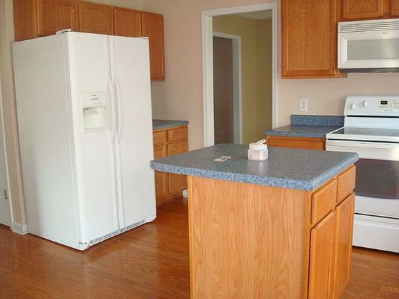 3rd image of 103 Baldwin Ct