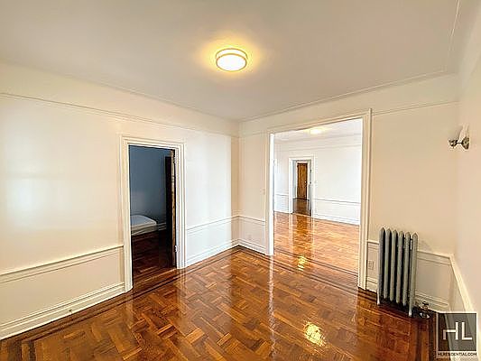 5th image of 20 Ludlam Pl #2
