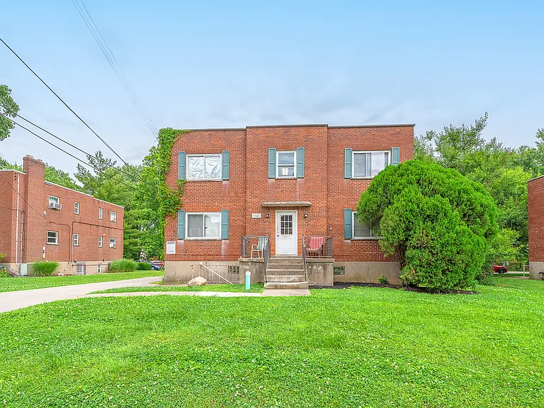 1528 Sutton Ave #2 — Photo 8