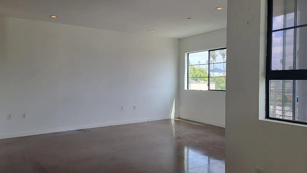 3 bed, 1690 sqft, $4,495 — Photo 4