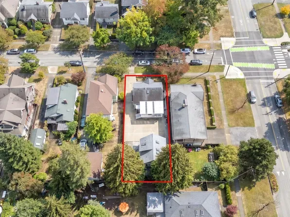 413 7th Ave, New Westminster, BC V3L 1W6