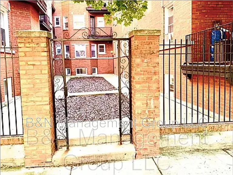 1061 W Dakin St #2 — Photo 6