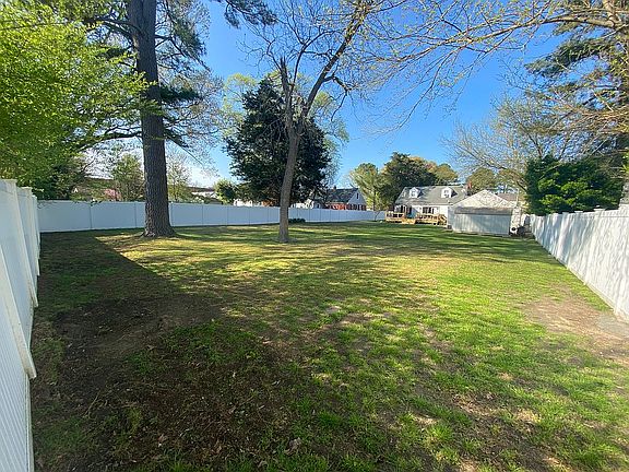 5th image of 1631 E Bayview Blvd
