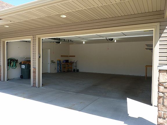 4th image of 1128 Heritage Dr
