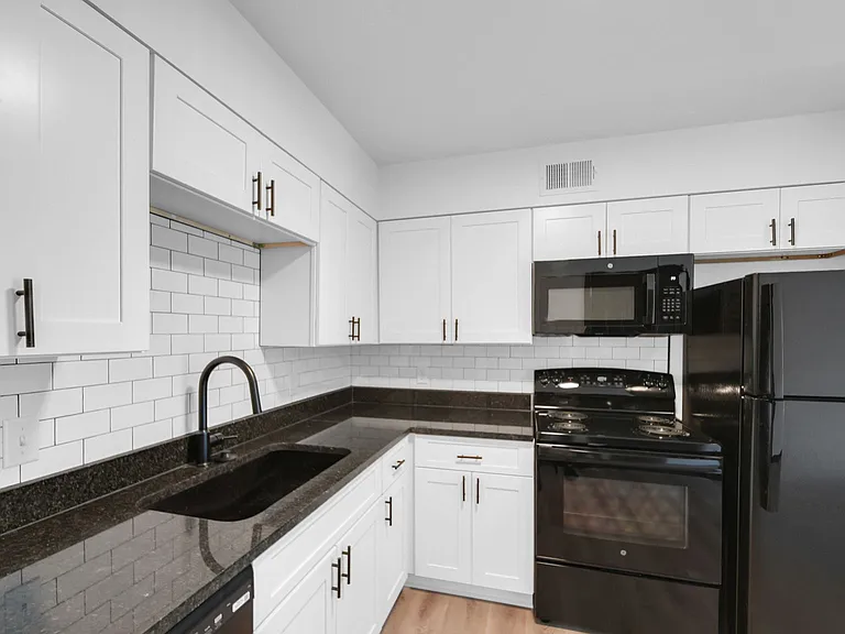 The District Apartments — Photo 6