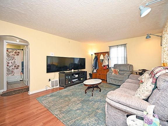 5th image of 7327 Forest Ave