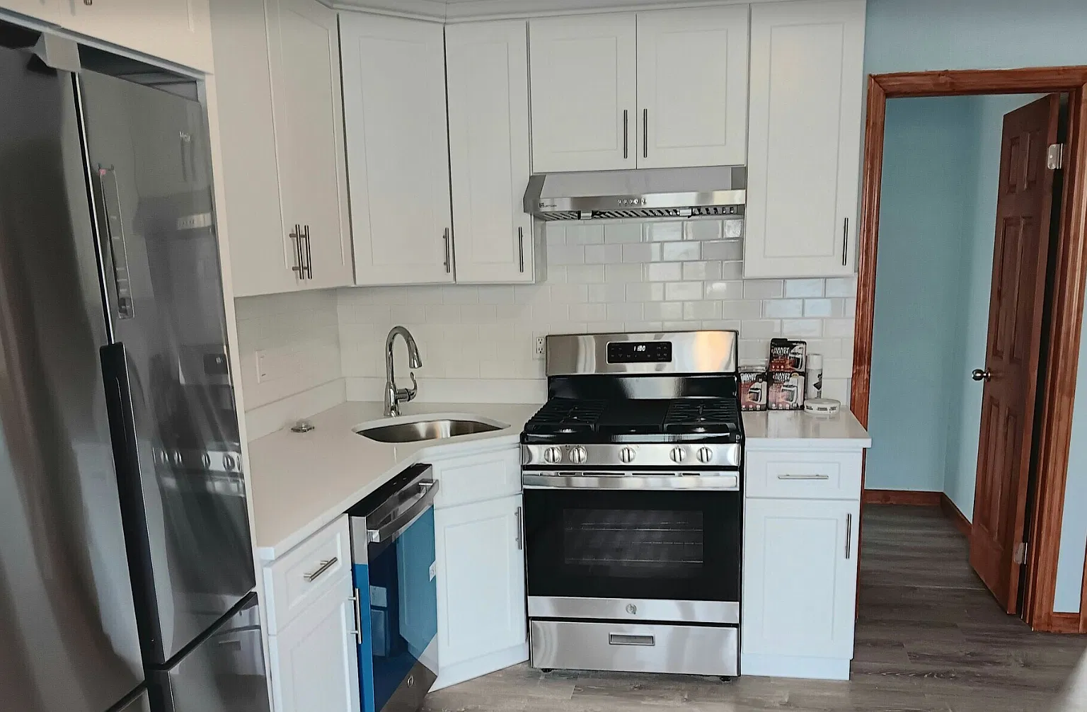 4 bed, 1300 sqft, $4,700 — Photo 1
