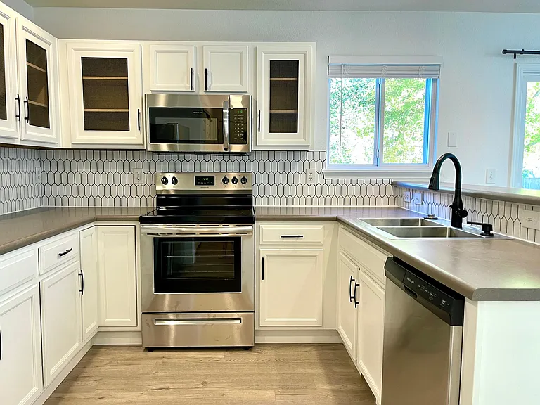 Updated kitchen, ready for your recipes!