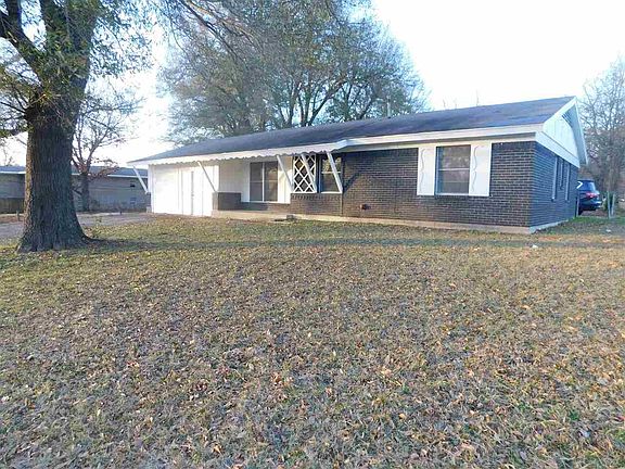 3rd image of 3295 Clarksville St