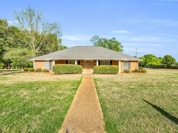 100 Brook Ave, Starkville, MS 39759