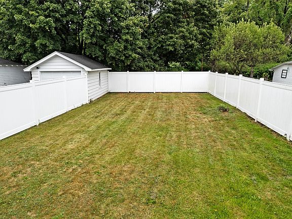 5th image of 117 Ackley Ave
