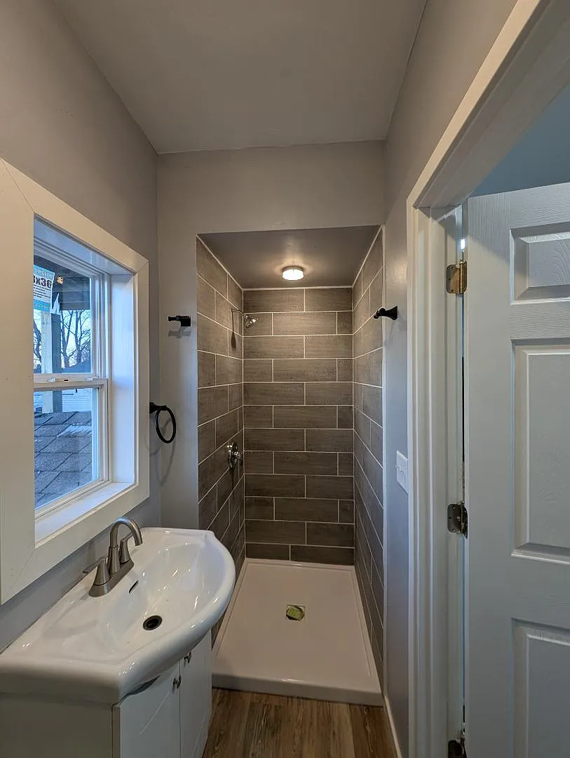 2202 Jackson St - Lower — Photo 3