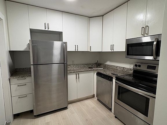 5th image of 600 NE 46th Ct APT 5