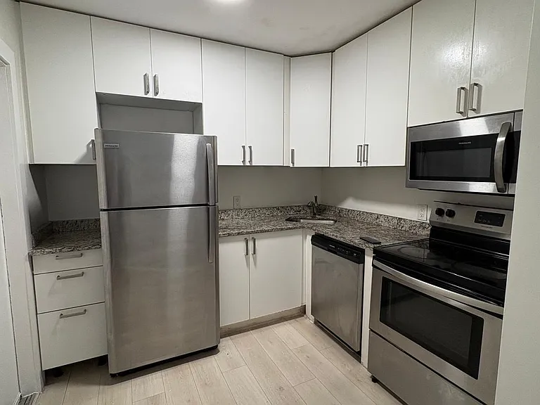 600 NE 46th Ct #5 — Photo 5