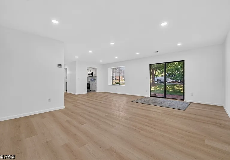 10 Daniel Ct — Photo 6