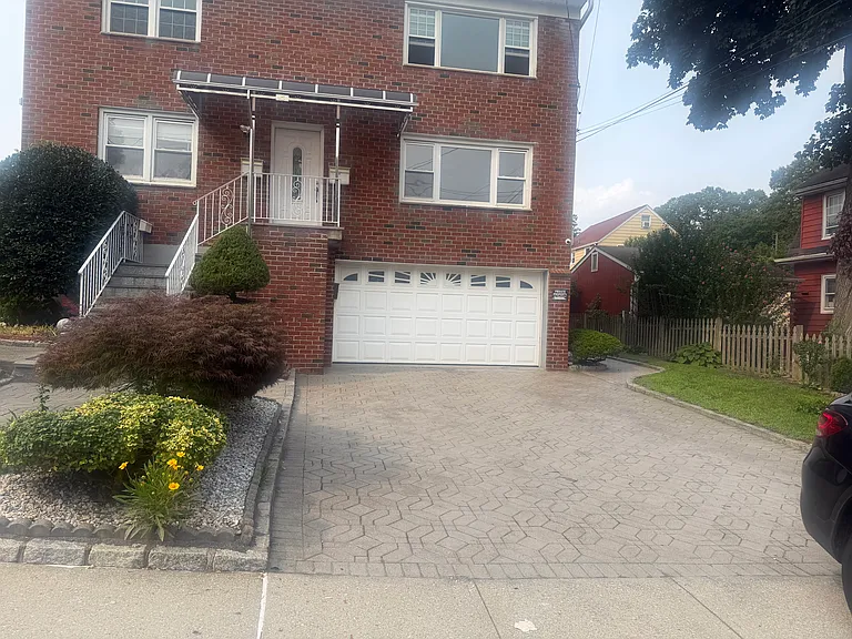 8 Greenwood Rd #1 — Photo 2