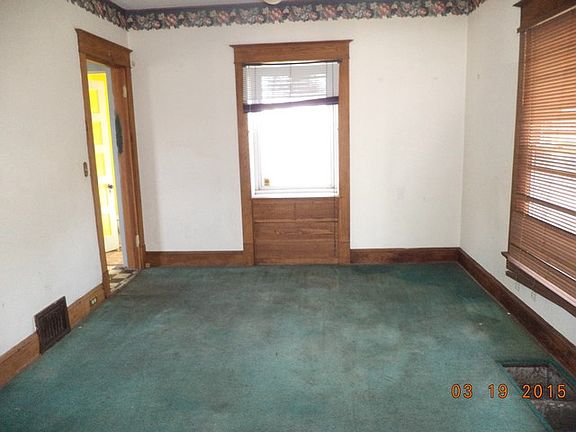 3rd image of 842 Willow Ave