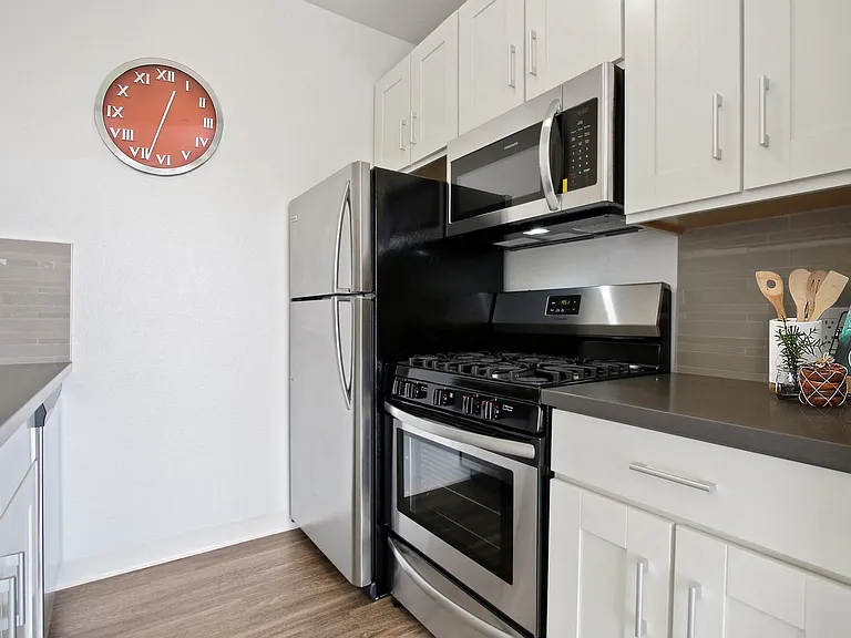 Park Overland Apartments — Photo 9